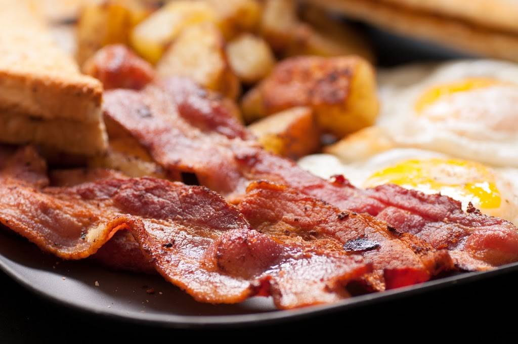 Le Chic Chantier | restaurant | 975 Boulevard Ford, Châteauguay, QC J6J 4Z2, Canada | 4506922622 OR +1 450-692-2622