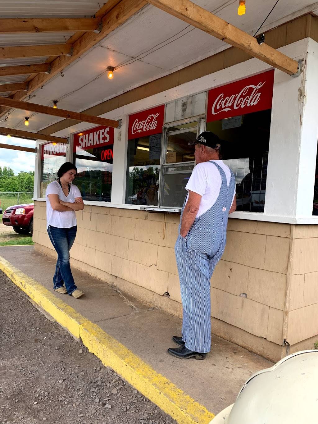 Dairy Dream | restaurant | 1600 US-71, Mountainburg, AR 72946, USA | 4793692295 OR +1 479-369-2295