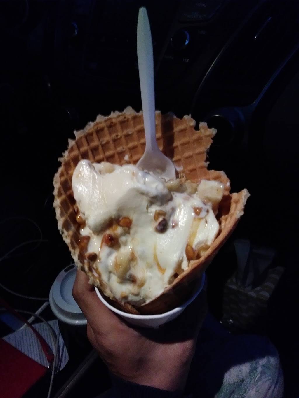 Cold Stone Creamery | bakery | 2950 Johnson Dr Ste 115, Ventura, CA 93003, USA | 8056581129 OR +1 805-658-1129