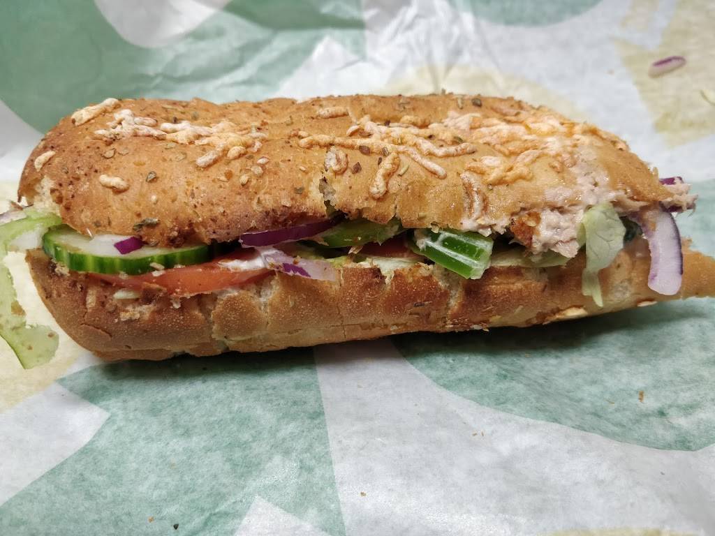 Subway | meal takeaway | 1000 Upper Gage Road, Hamilton, ON L8E 4R5, Canada | 2897552409 OR +1 289-755-2409