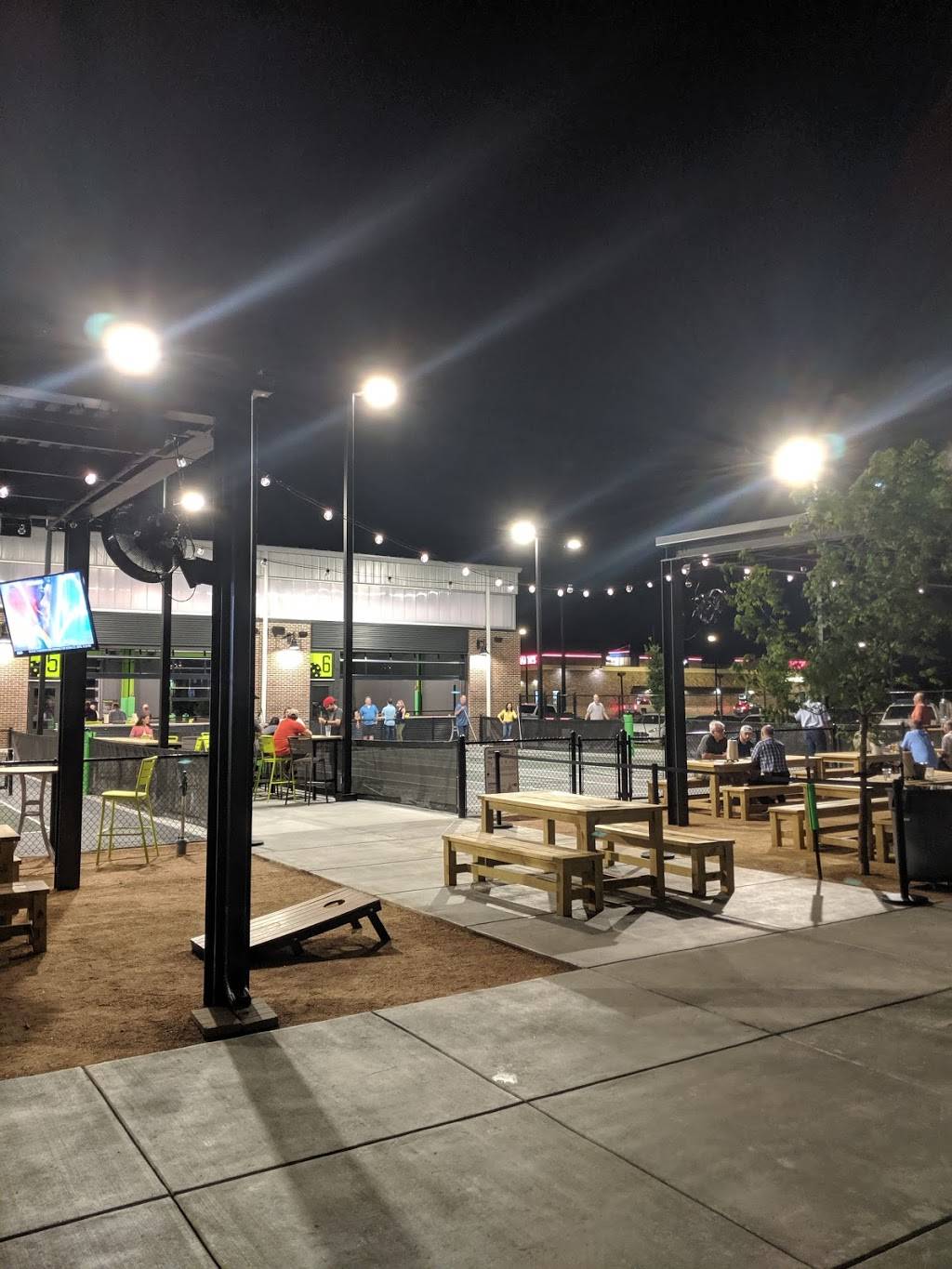 Chicken N Pickle- Wichita | restaurant | 1240 N Greenwich Rd, Wichita, KS 67206, USA | 3165357150 OR +1 316-535-7150