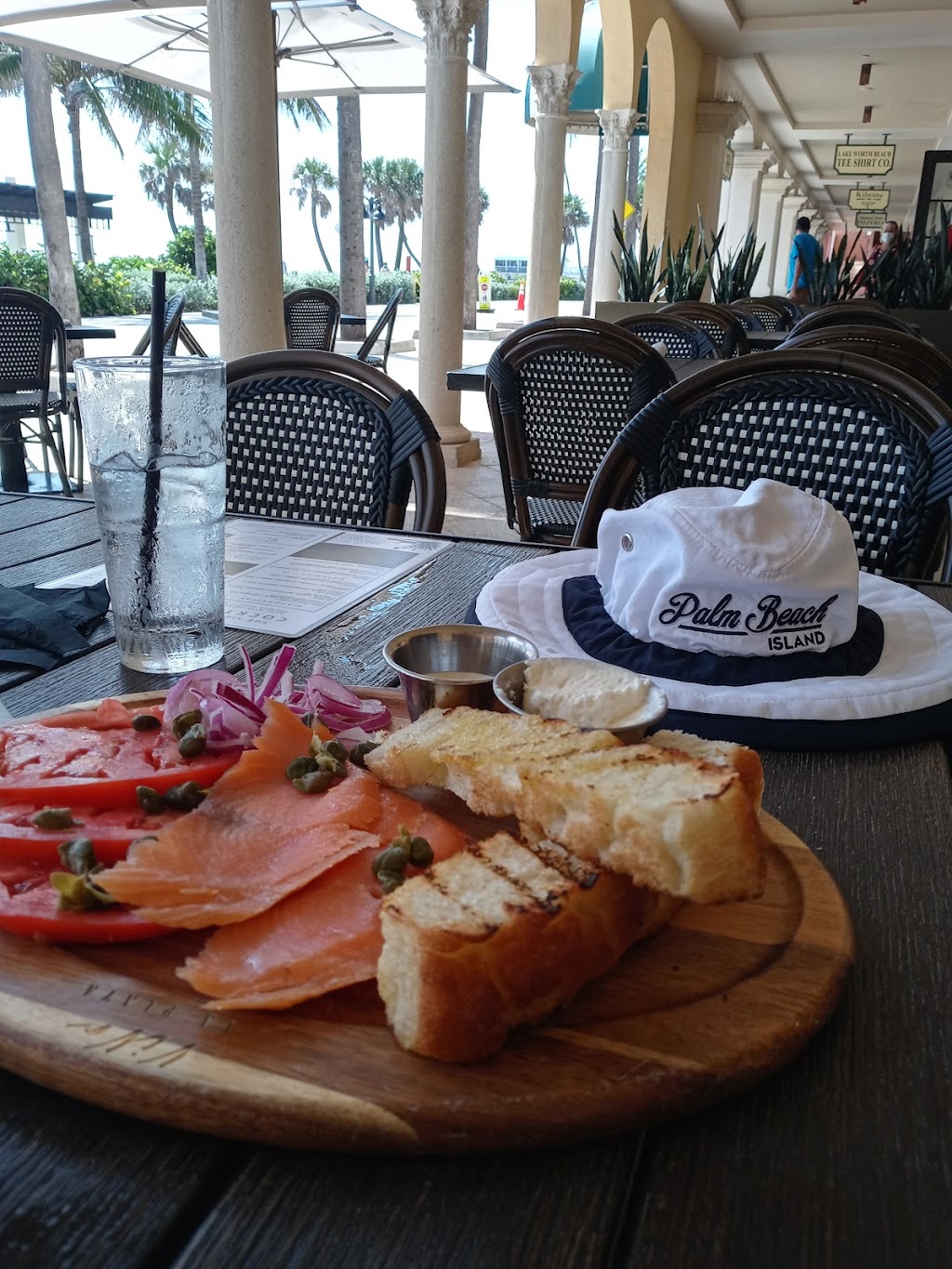 Viva La Playa | restaurant | 10 S Ocean Blvd, Lake Worth, FL 33460, USA | 5612477245 OR +1 561-247-7245