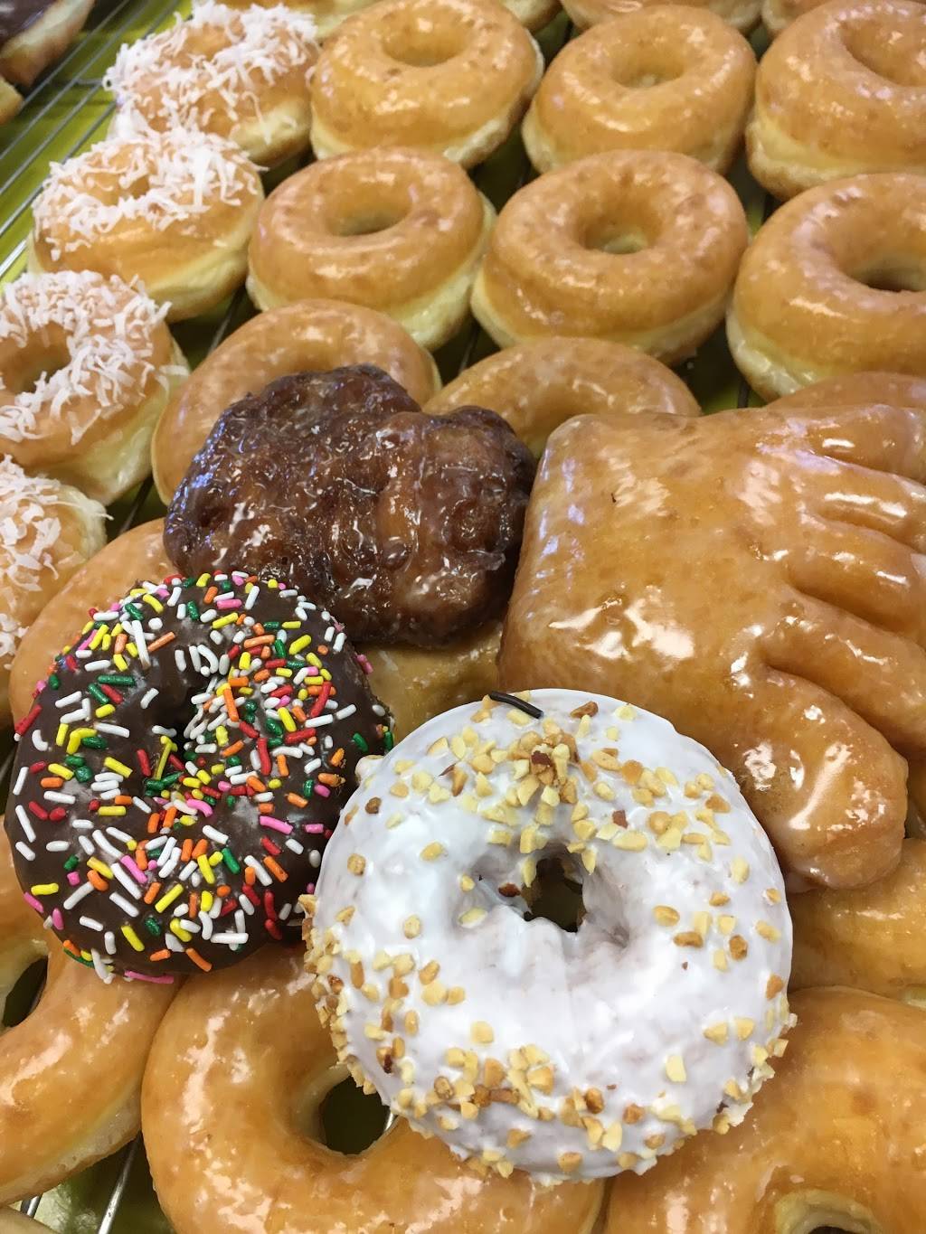 Donut City | bakery | 1880 Mountain Industrial Blvd A1, Tucker, GA 30084, USA | 7705586005 OR +1 770-558-6005