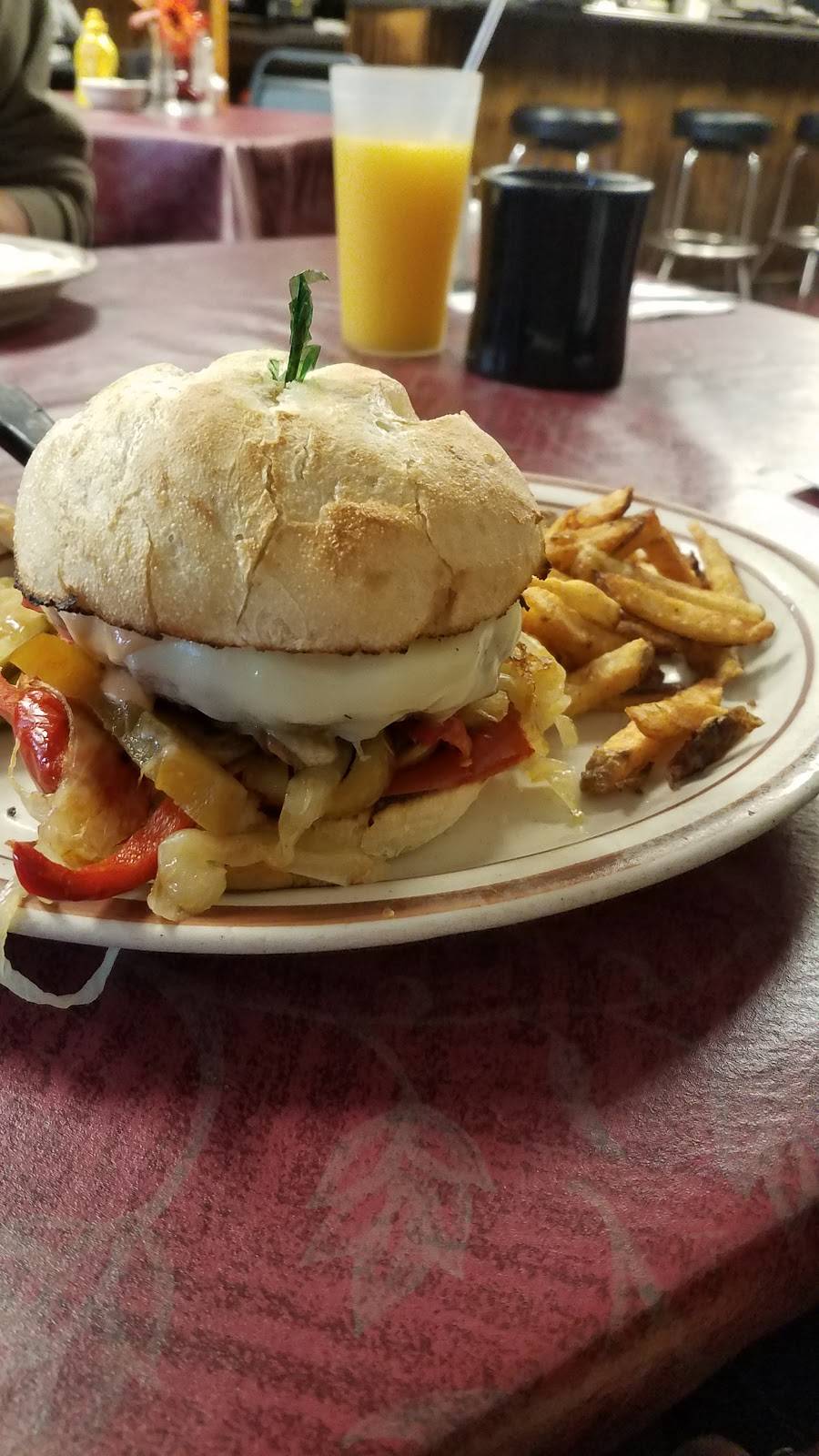 Perrys Main Street Eatery | restaurant | 253 Main St #1, Poultney, VT 05764, USA | 8022875188 OR +1 802-287-5188