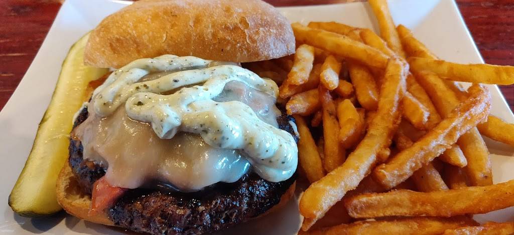 Banushis Bar & Grill | restaurant | 800 Nygaard St, Stoughton, WI 53589, USA | 6088733700 OR +1 608-873-3700