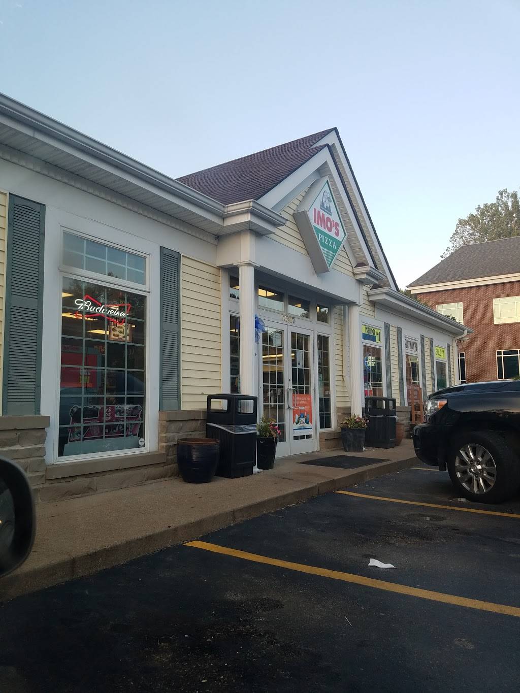 Imos Pizza | meal delivery | 17287 Wild Horse Creek Rd, Chesterfield, MO 63005, USA | 6365324667 OR +1 636-532-4667