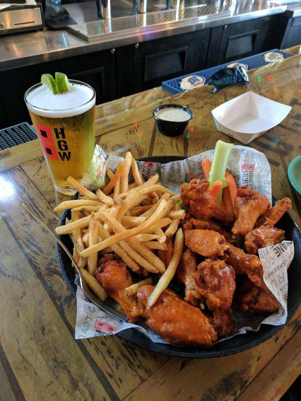 Hurricane Grill & Wings | meal takeaway | 2017 Seaway Dr, Fort Pierce, FL 34949, USA | 7724679464 OR +1 772-467-9464