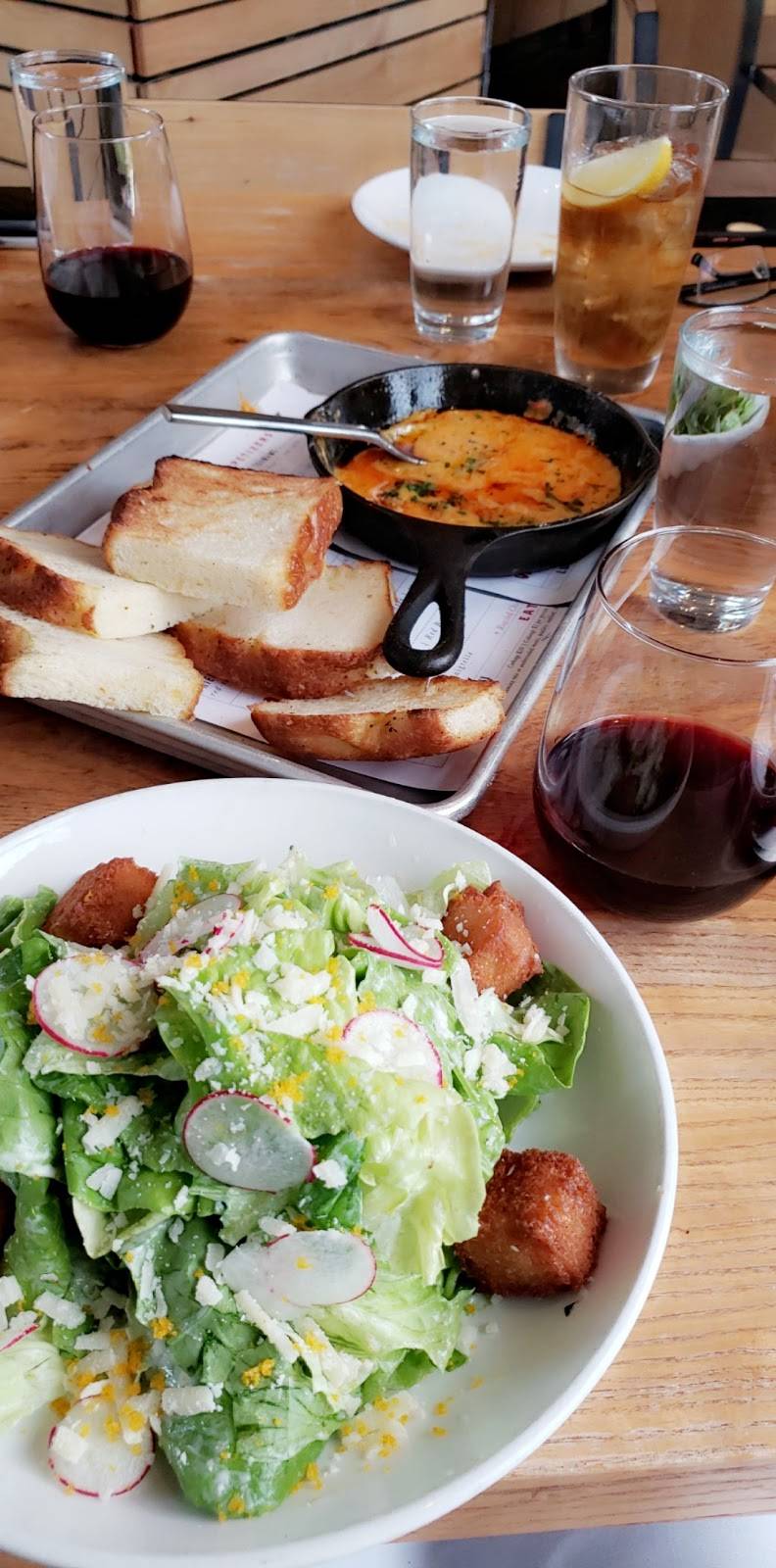 Oven & Tap | restaurant | 215 S Main St #3, Bentonville, AR 72712, USA | 4792685884 OR +1 479-268-5884