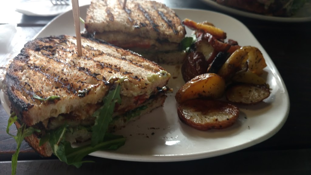 Junos Kitchen & Delicatessen | cafe | 3675 J St, Sacramento, CA 95816, USA | 9164564522 OR +1 916-456-4522