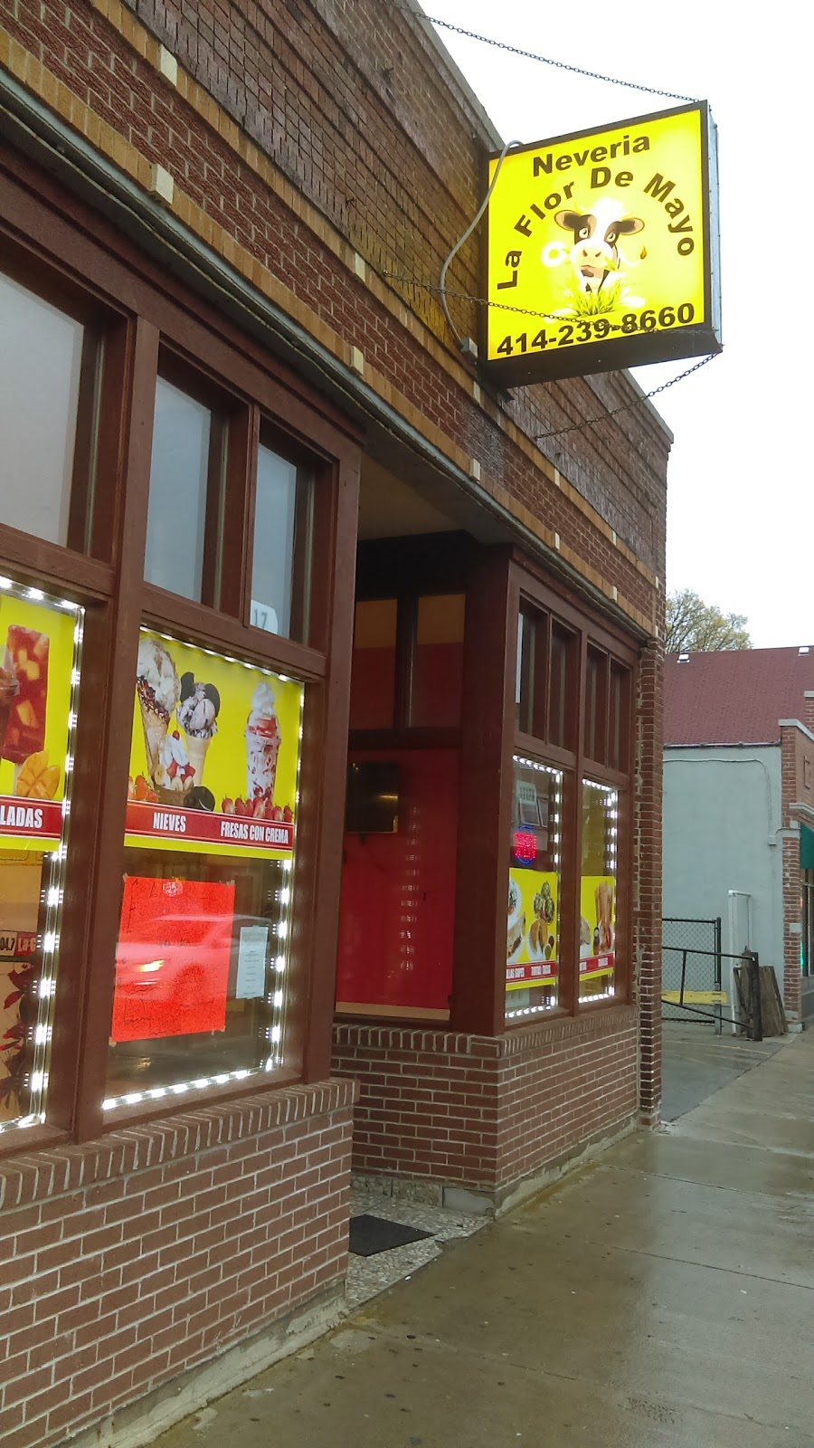 La Monita De Michoacan | restaurant | 1117 W Lincoln Ave, Milwaukee, WI 53215, USA | 4142398660 OR +1 414-239-8660