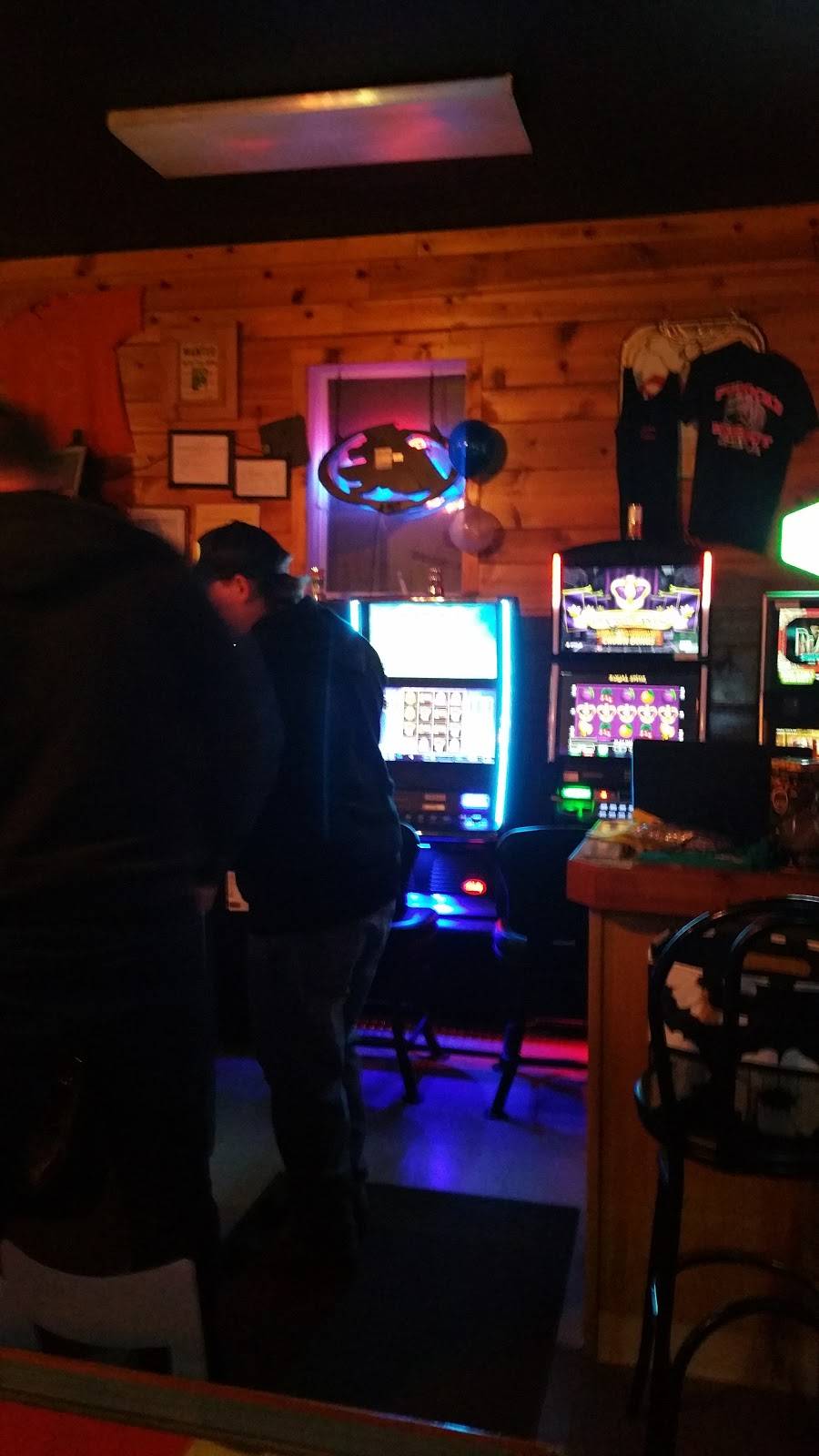 Pudocks Hideout - Bar & Grill | restaurant | 207 E Main St, Thayer, IL 62689, USA | 2179652273 OR +1 217-965-2273