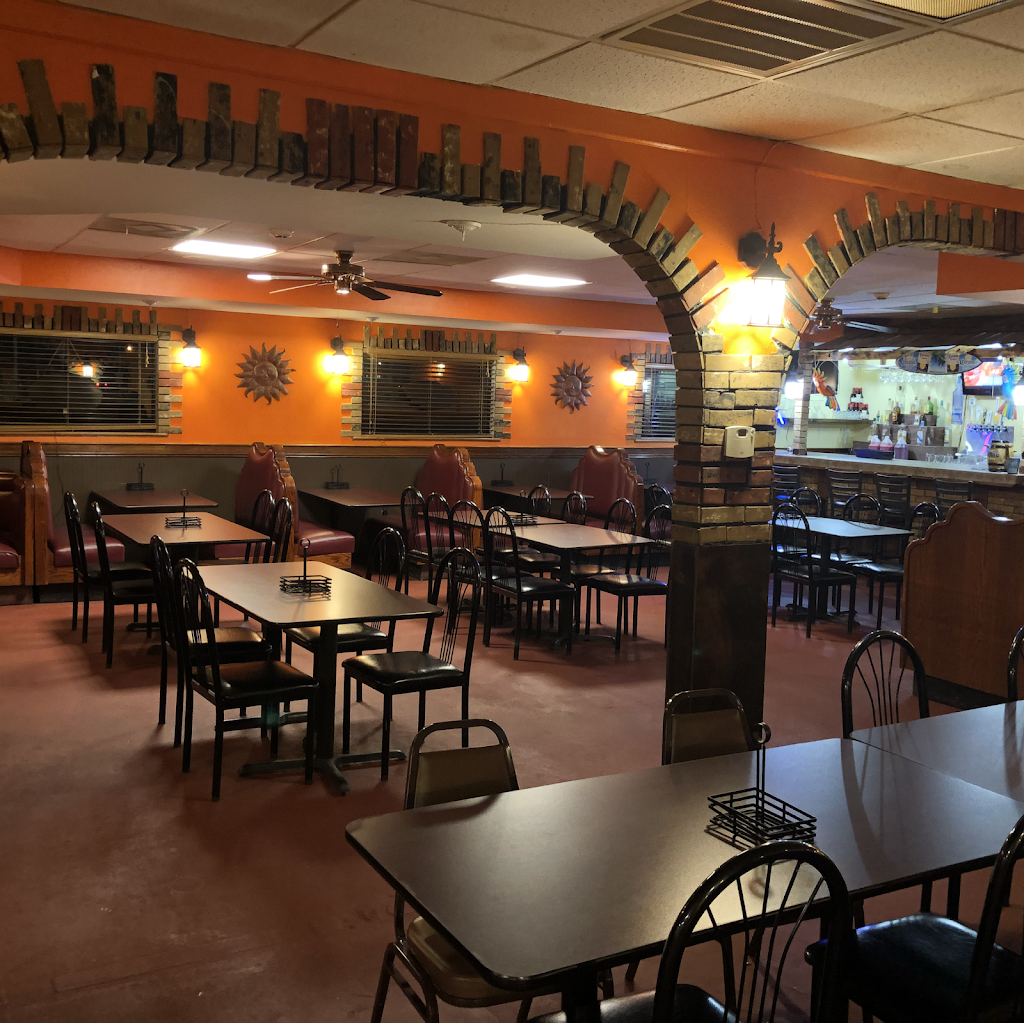La Fuente Mexican Restaurant | restaurant | 1050 E North Ave, Flora, IL 62839, USA | 6184035993 OR +1 618-403-5993