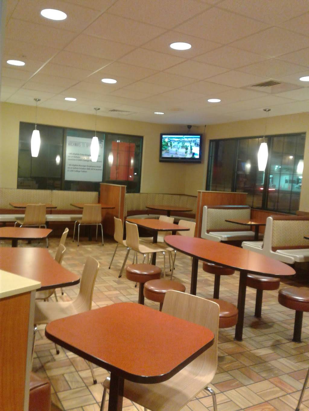 McDonalds | cafe | 473 Southern Artery, Quincy, MA 02169, USA | 6174796488 OR +1 617-479-6488
