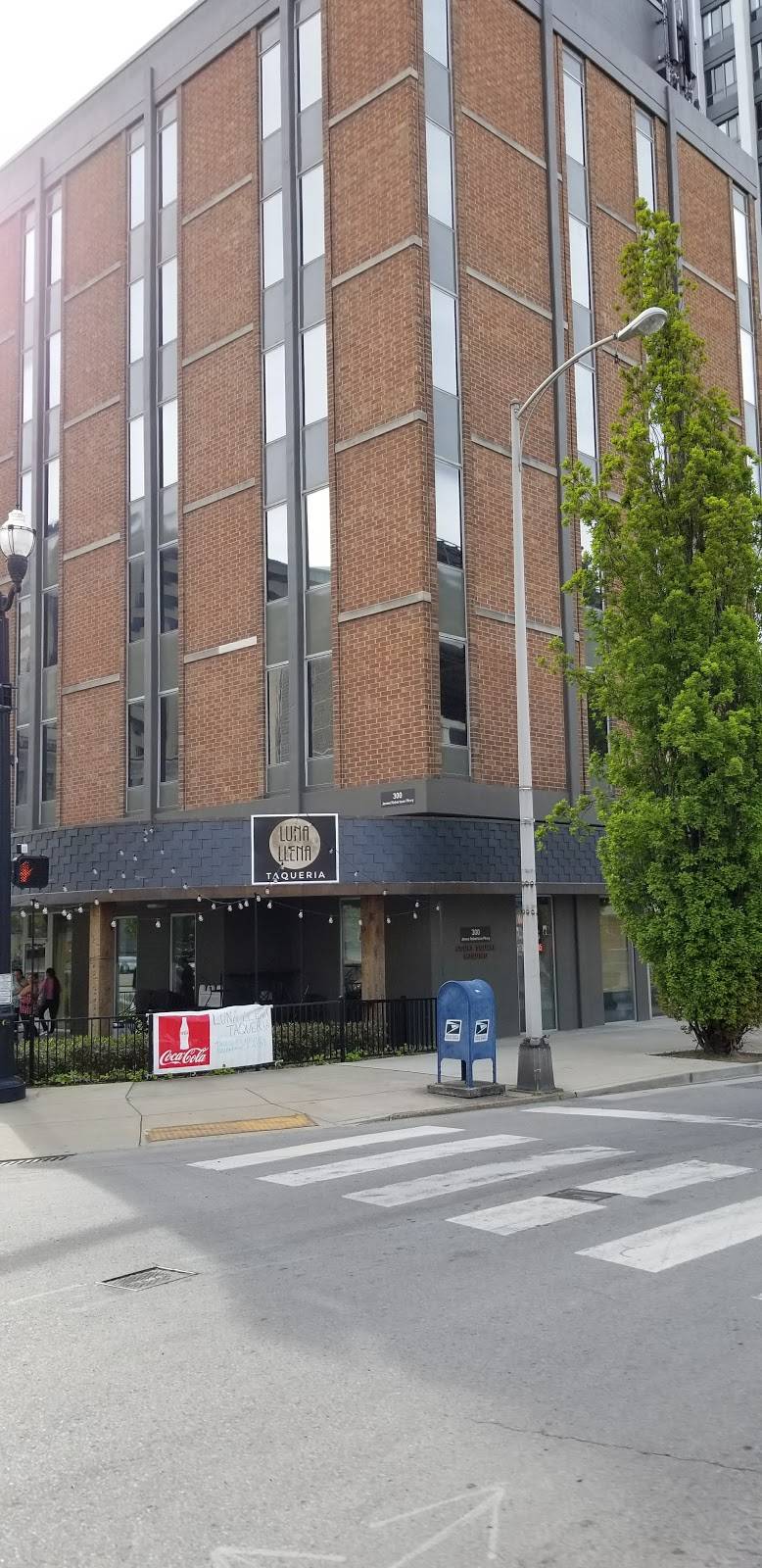 Luna Llena Taqueria | restaurant | 300 James Robertson Pkwy #1, Nashville, TN 37201, USA | 6156790346 OR +1 615-679-0346