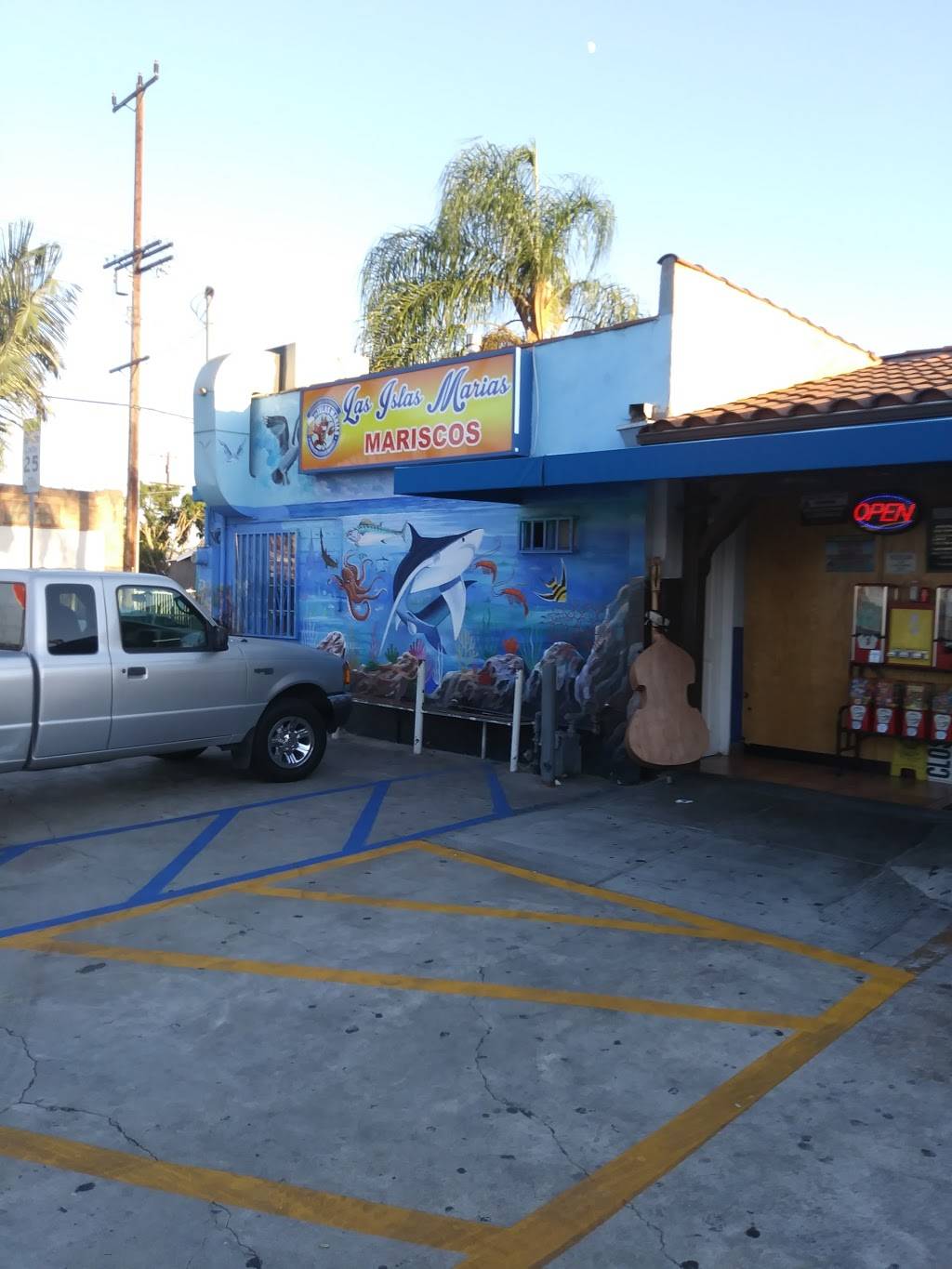Las Islas Marias | restaurant | 6401 San Pedro St, Los Angeles, CA 90003, USA | 3237537367 OR +1 323-753-7367