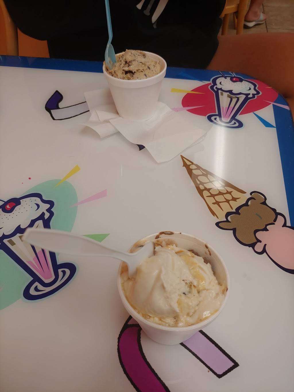 Ice Cream Club Cape Coral Shops At Surfside | restaurant | 2384 Surfside Blvd, Cape Coral, FL 33991, USA | 2392822582 OR +1 239-282-2582