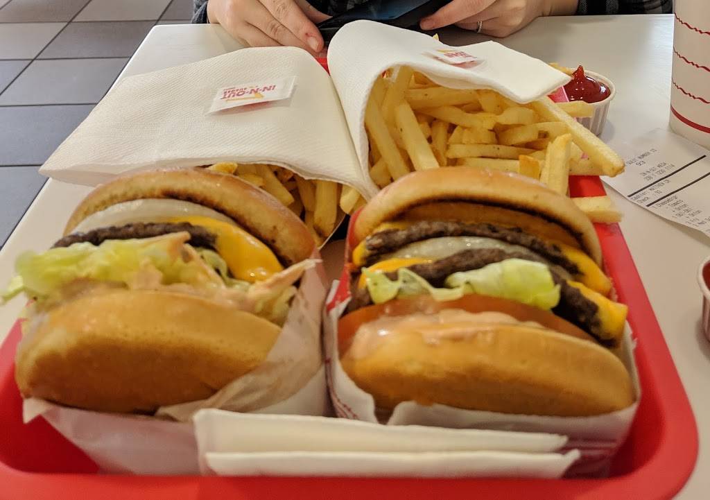 In-N-Out Burger | restaurant | 3156 N Recker Rd, Mesa, AZ 85215, USA | 8007861000 OR +1 800-786-1000