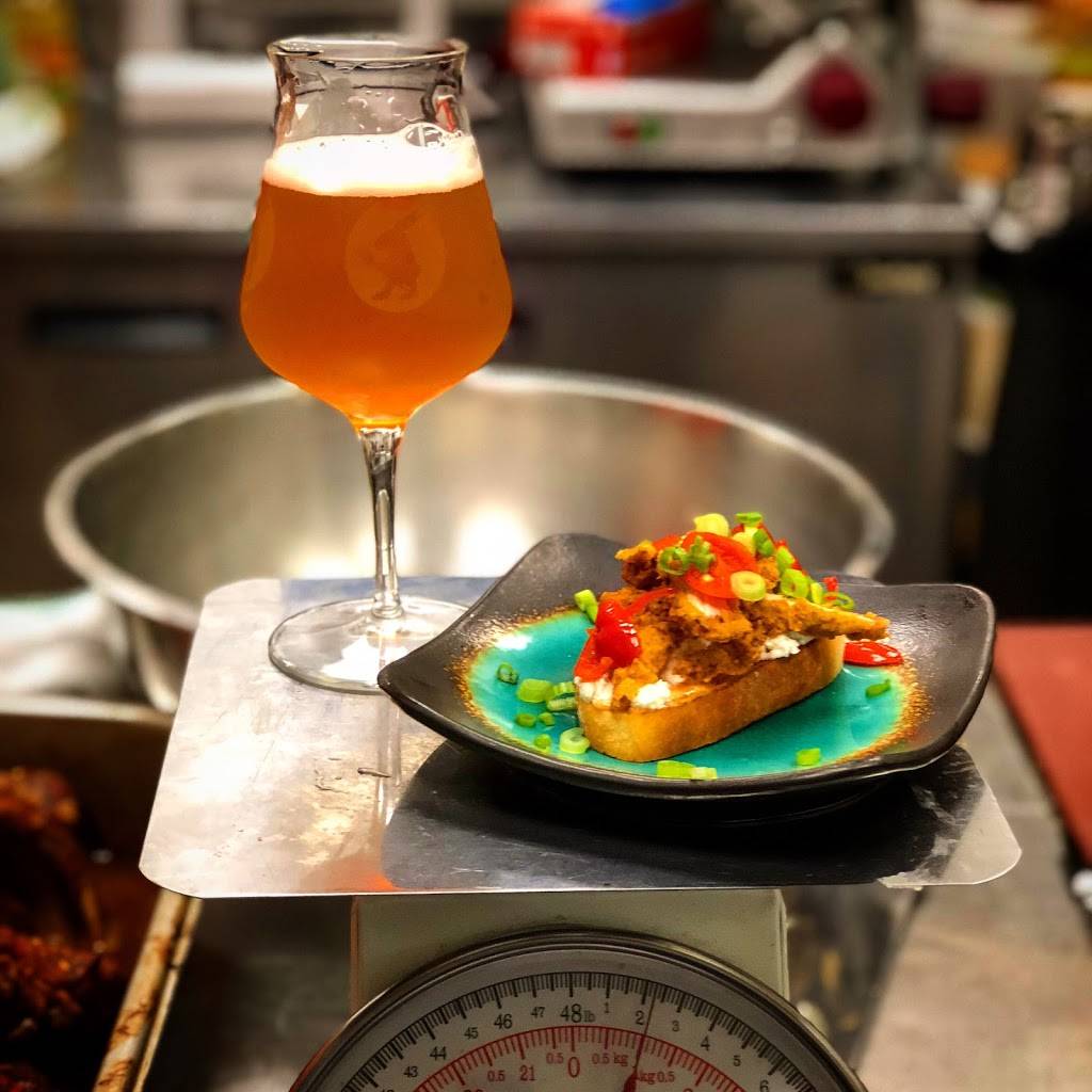 White Rabbit Gastropub | restaurant | 18 Market Space, Frederick, MD 21701, USA | 2406511952 OR +1 240-651-1952