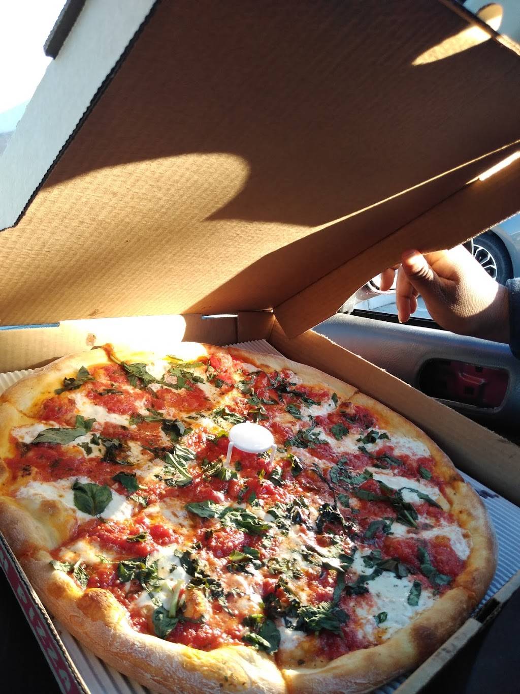 Tonys NY Pizzeria | restaurant | 31 N Lewis Rd, Camarillo, CA 93012, USA | 8054454400 OR +1 805-445-4400