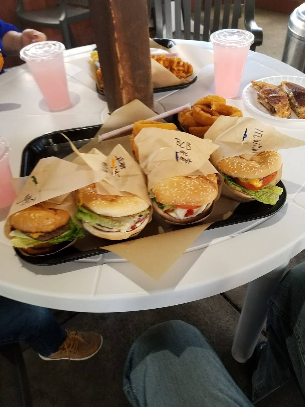 Big D Burgers | restaurant | 1005 Silverado Trail, Napa, CA 94559, USA | 7072557188 OR +1 707-255-7188