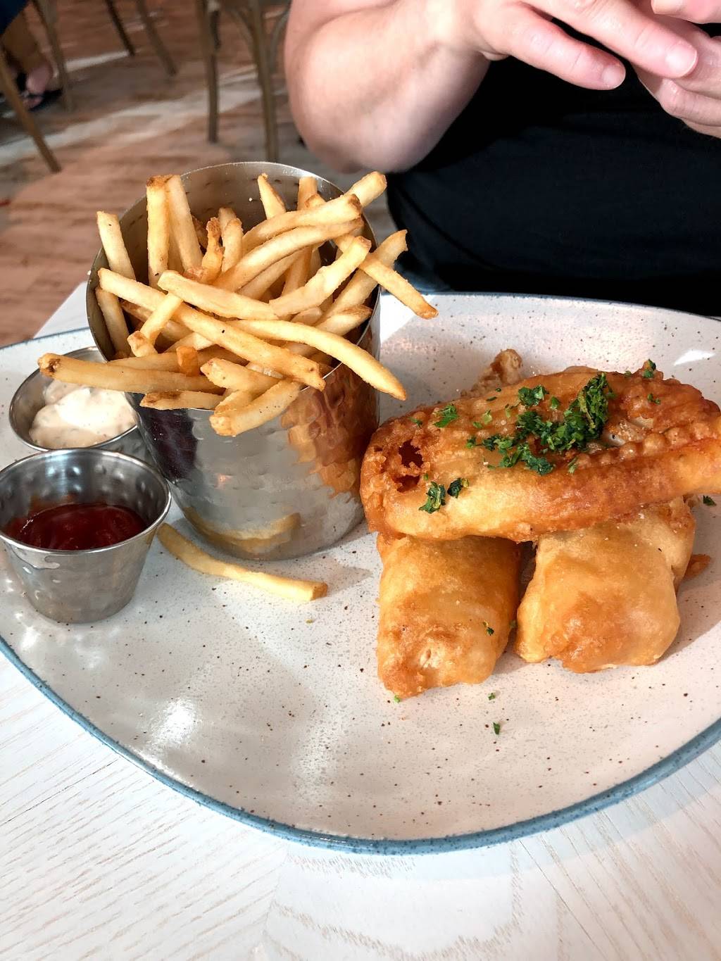 The Hampton Social | restaurant | 9114 Strada Pl, Naples, FL 34108, USA | 2392022038 OR +1 239-202-2038