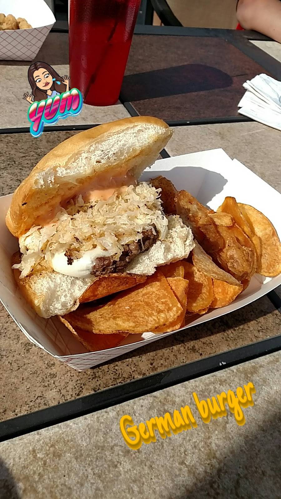 Queen Bees Bar & Grill | restaurant | 121 W James St, Paynesville, MN 56362, USA | 3202433975 OR +1 320-243-3975