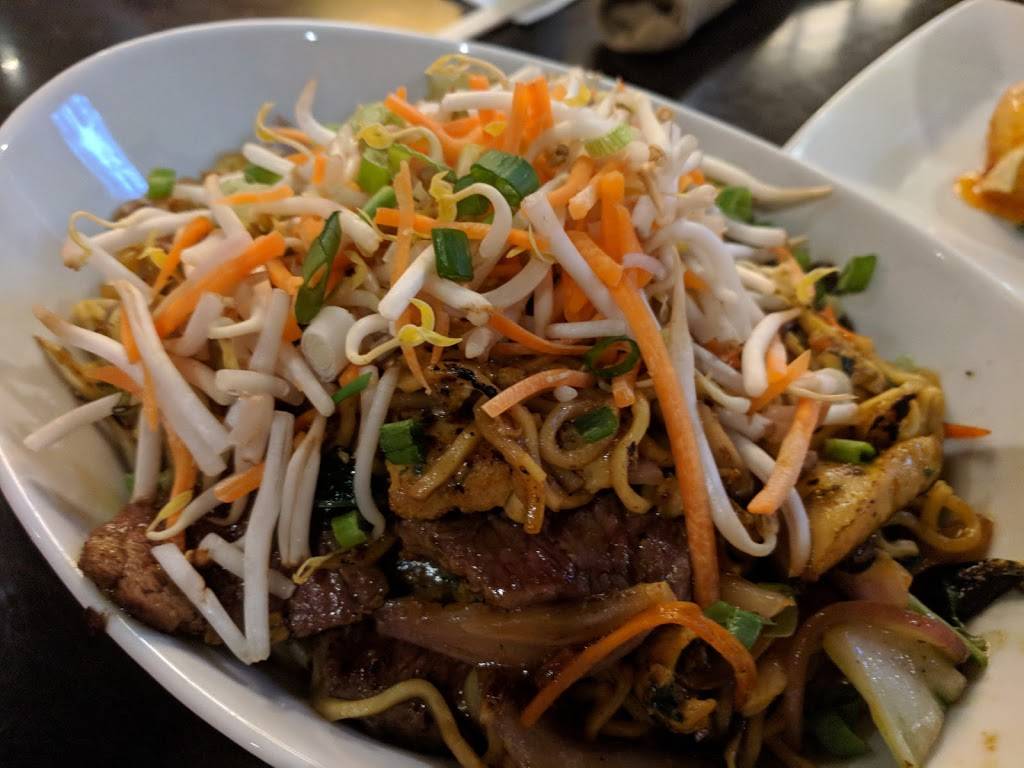 Ling & Louies Asian Bar and Grill | restaurant | 5040 W Wildhorse Pass Blvd, Chandler, AZ 85226, USA | 5207967281 OR +1 520-796-7281