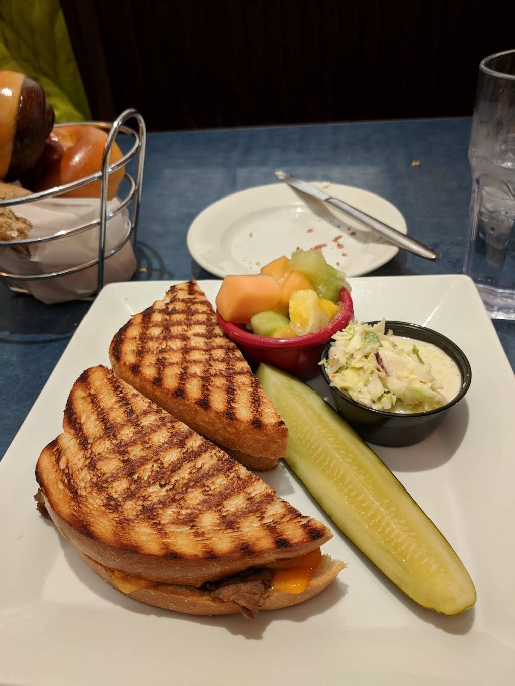 Max and Bennys Restaurant | restaurant | 461 Waukegan Rd, Northbrook, IL 60062, USA | 8472729490 OR +1 847-272-9490