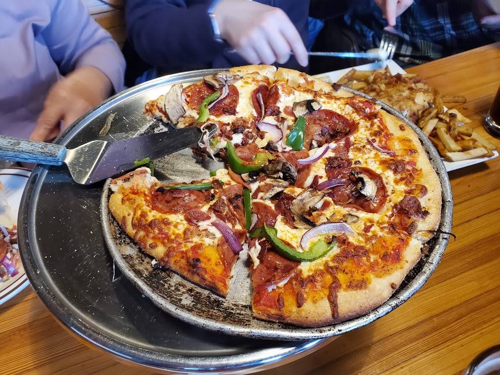 Barnstormer Brewing & Distilling Co. Brewpub Restaurant | restaurant | 384 Yonge St #3, Barrie, ON L4N 4C8, Canada | 7054811701 OR +1 705-481-1701