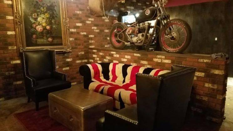 The Rooster Tavern | restaurant | 14202 N Scottsdale Rd, Scottsdale, AZ 85254, USA | 4802757421 OR +1 480-275-7421