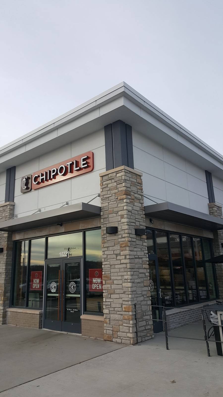 Chipotle Mexican Grill | restaurant | 10221 State Line Rd, Kansas City, MO 64114, USA | 8169423605 OR +1 816-942-3605