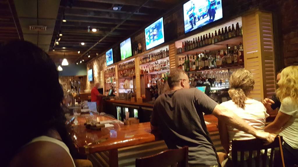 Barracuda Bobs | restaurant | 19 E River St, Savannah, GA 31401, USA | 9127774381 OR +1 912-777-4381