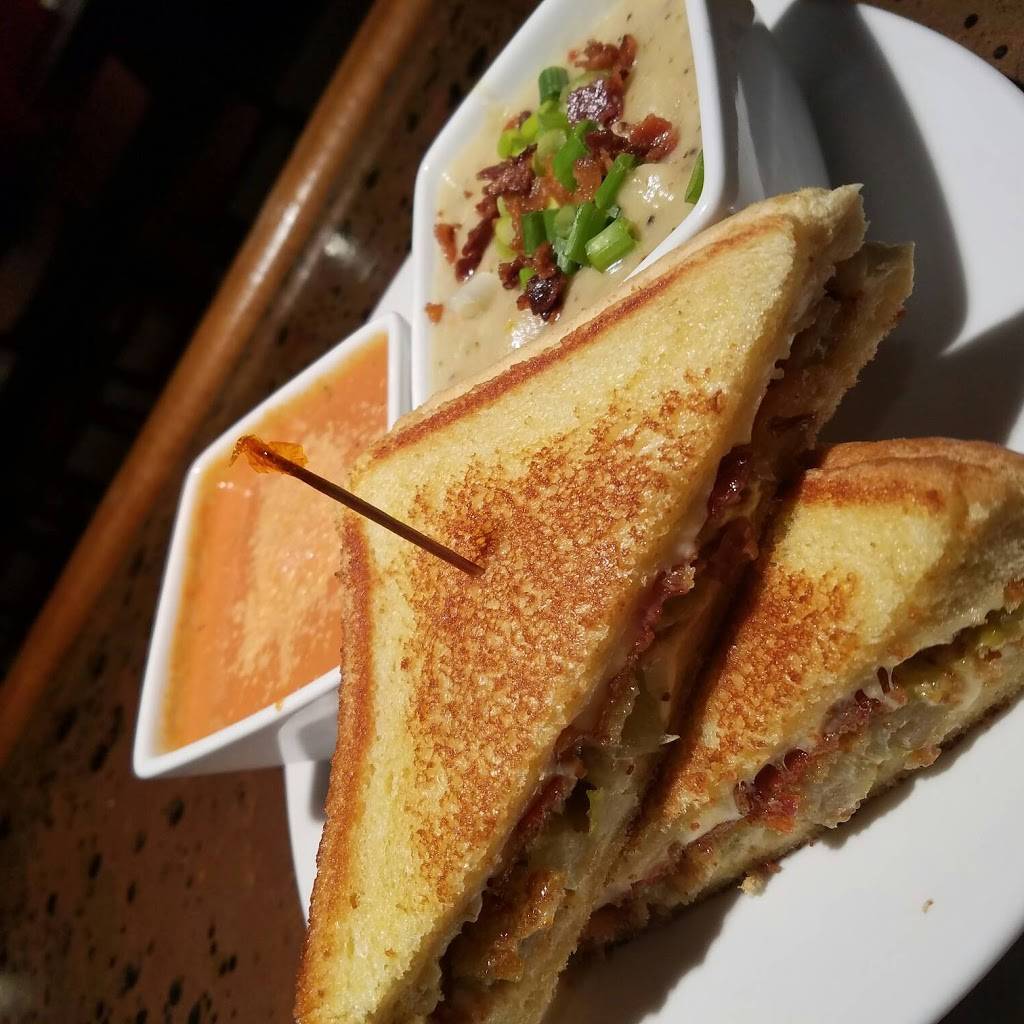 Atomic Grill | restaurant | 595 Green Bag Road, Morgantown, WV 26501, USA | 3042411170 OR +1 304-241-1170