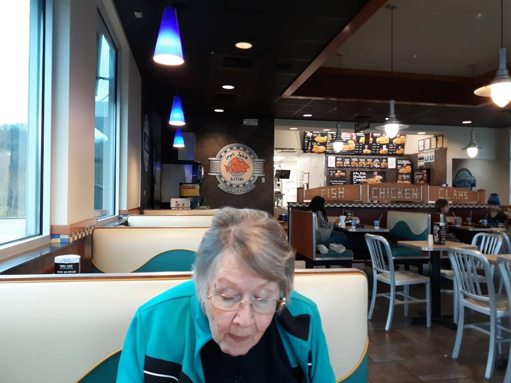 Long John Silvers | restaurant | 1316 Volunteer Pkwy, Bristol, TN 37620, USA | 4237649033 OR +1 423-764-9033
