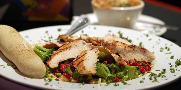 Risky Business | restaurant | 8848 E Tanque Verde Rd, Tucson, AZ 85749, USA | 5207498555 OR +1 520-749-8555