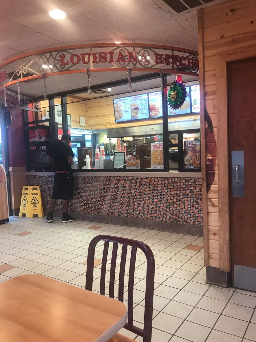 Popeyes Louisiana Kitchen | restaurant | 5026 Antoine Dr, Houston, TX 77092, USA | 7136822888 OR +1 713-682-2888