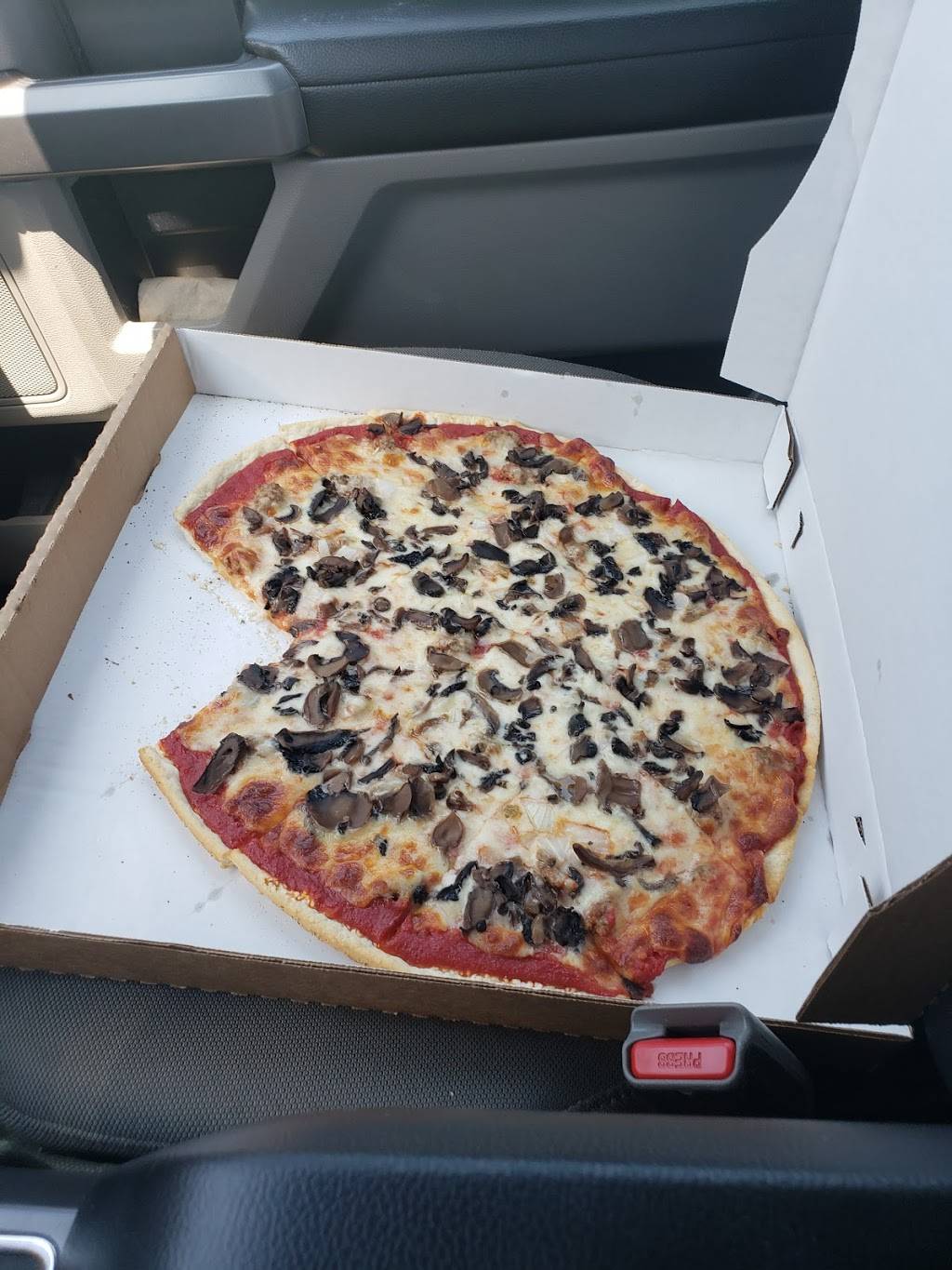 DiMaggios Pizza | restaurant | 1 S 5th St, Albion, IL 62806, USA | 6184452277 OR +1 618-445-2277