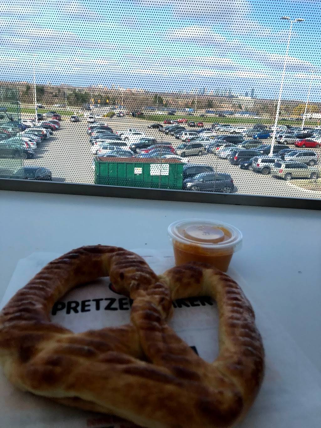 Pretzelmaker | restaurant | 5100 Erin Mills Pkwy, Mississauga, ON L4M 5Z2, Canada | 9058202077 OR +1 905-820-2077