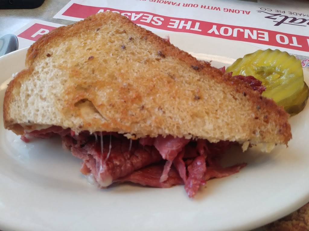 BIG BOY | restaurant | 861 S Main St, Cheboygan, MI 49721, USA | 2316273661 OR +1 231-627-3661