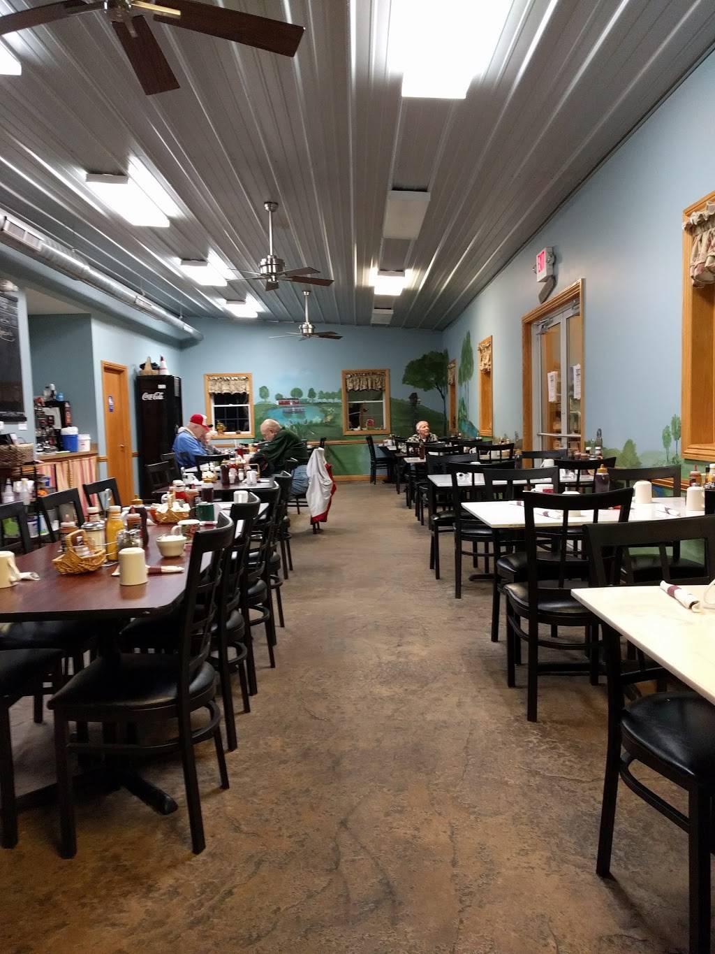 Robins Nest | restaurant | 6053 S Clinton Trail, Eaton Rapids, MI 48827, USA | 5176639801 OR +1 517-663-9801