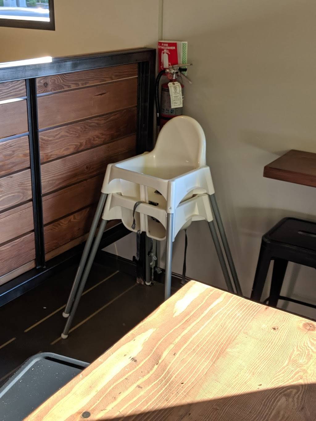 The Hut | restaurant | 3200 The Alameda, Santa Clara, CA 95050, USA | 4088994294 OR +1 408-899-4294