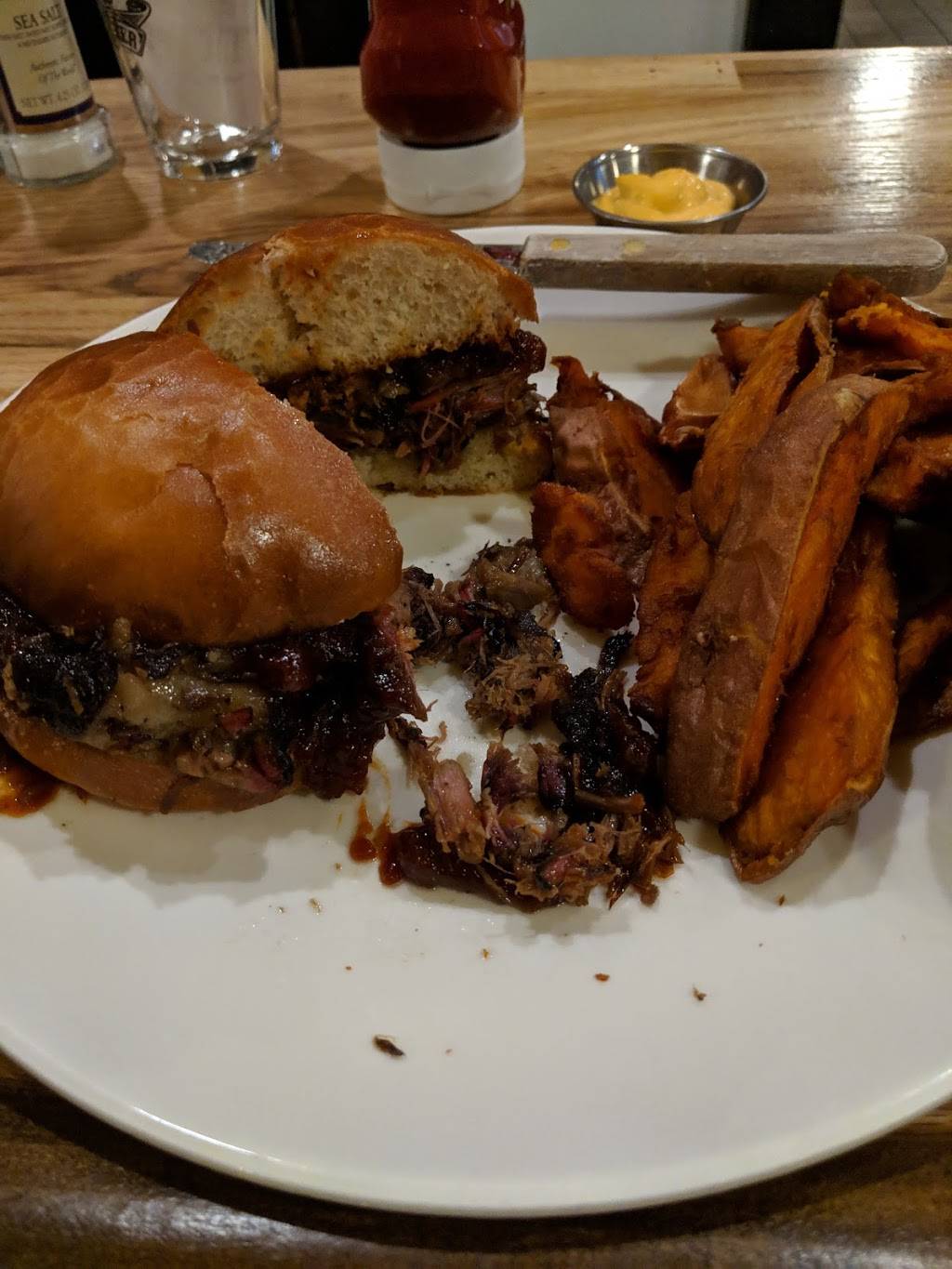 Grand River Brewery - Marshall | restaurant | 101 West Michigan Avenue, Marshall, MI 49068, USA | 2697279311 OR +1 269-727-9311