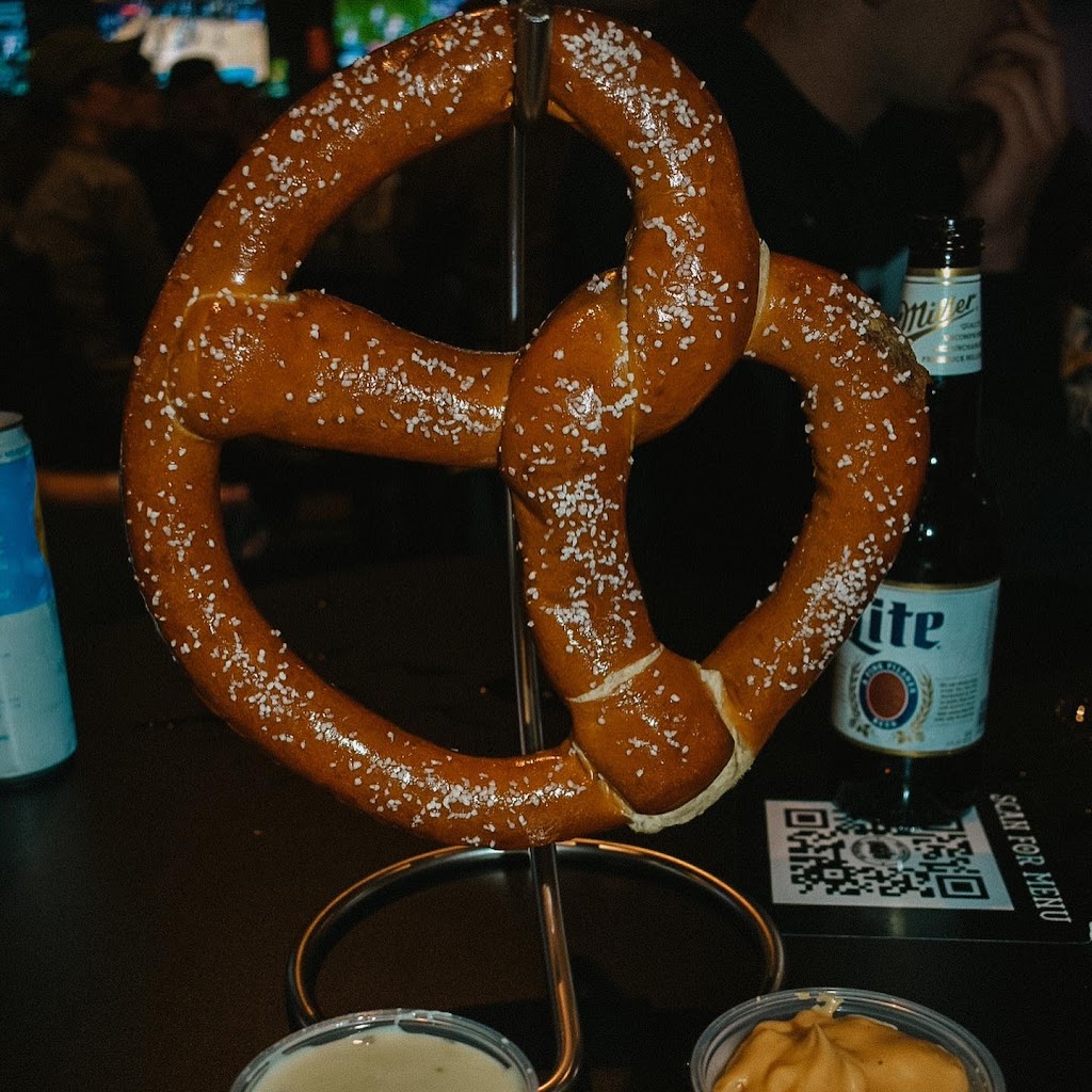 Longshots Sports Bar & Grill | restaurant | 1278 Ebenezer Rd, Cincinnati, OH 45233, USA | 5135104123 OR +1 513-510-4123