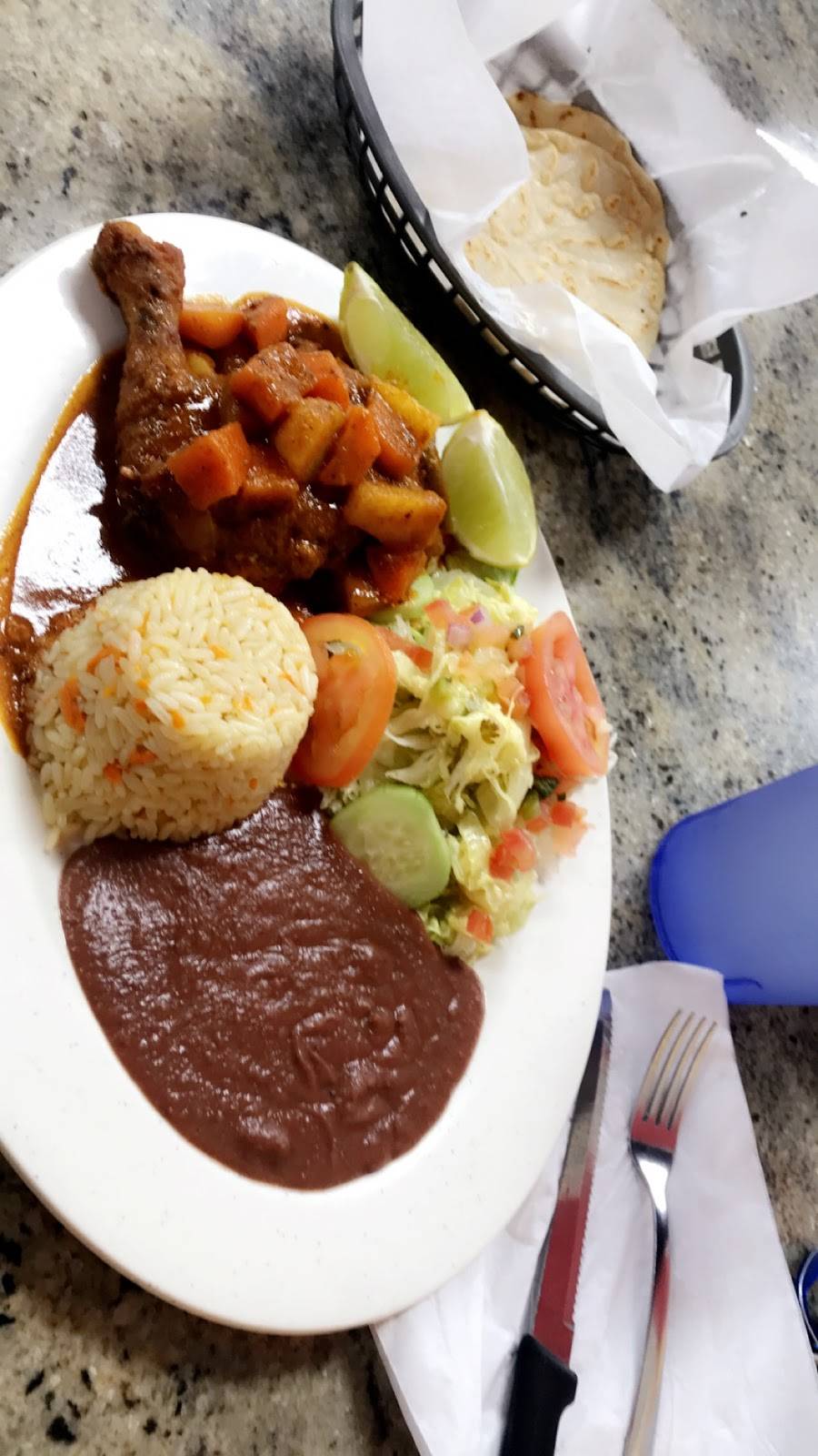 Tienda Rio Lempa | restaurant | 6 Uvalde Rd a, Houston, TX 77015, USA | 2814522900 OR +1 281-452-2900