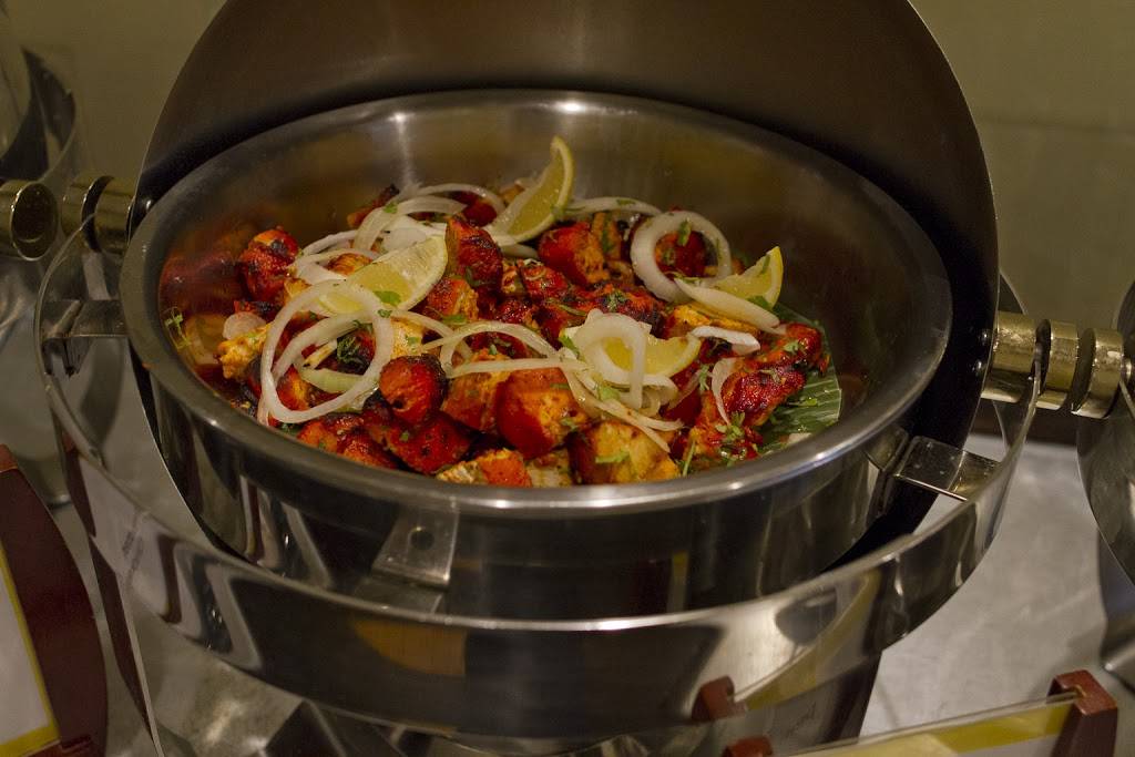 Pepper Club | restaurant | 5639 Stone Rd, Centreville, VA 20120, USA | 7035437171 OR +1 703-543-7171