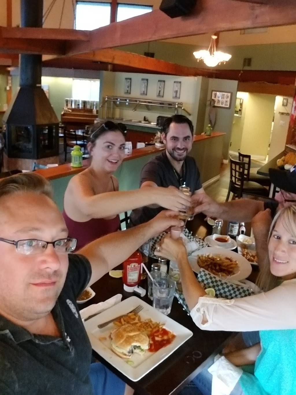 Harbour House Grill | restaurant | 727 Harbour St, Lefroy, ON L0L 1W0, Canada | 7054563663 OR +1 705-456-3663