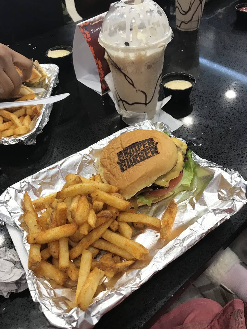 Bumper 2 Burger | restaurant | 715 S Main St, Lombard, IL 60148, USA | 6306138911 OR +1 630-613-8911