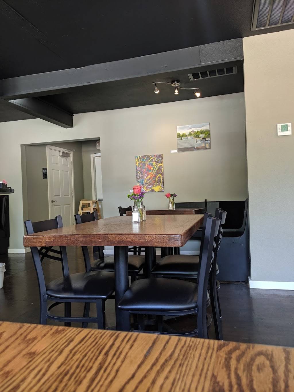 The Back Porch | restaurant | 208 NE 3rd St, Bentonville, AR 72712, USA | 4793672537 OR +1 479-367-2537