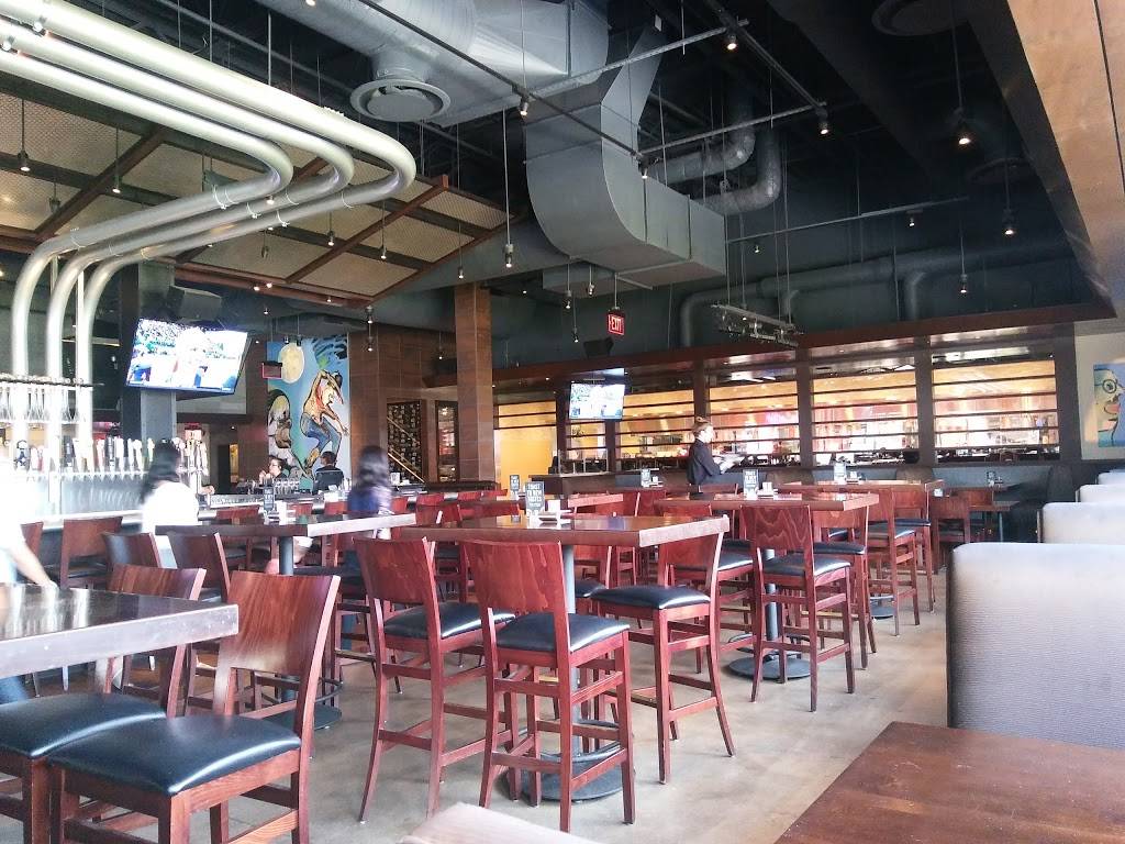 Yard House | restaurant | 700 Baybrook Mall space d-126, Friendswood, TX 77546, USA | 2812829273 OR +1 281-282-9273
