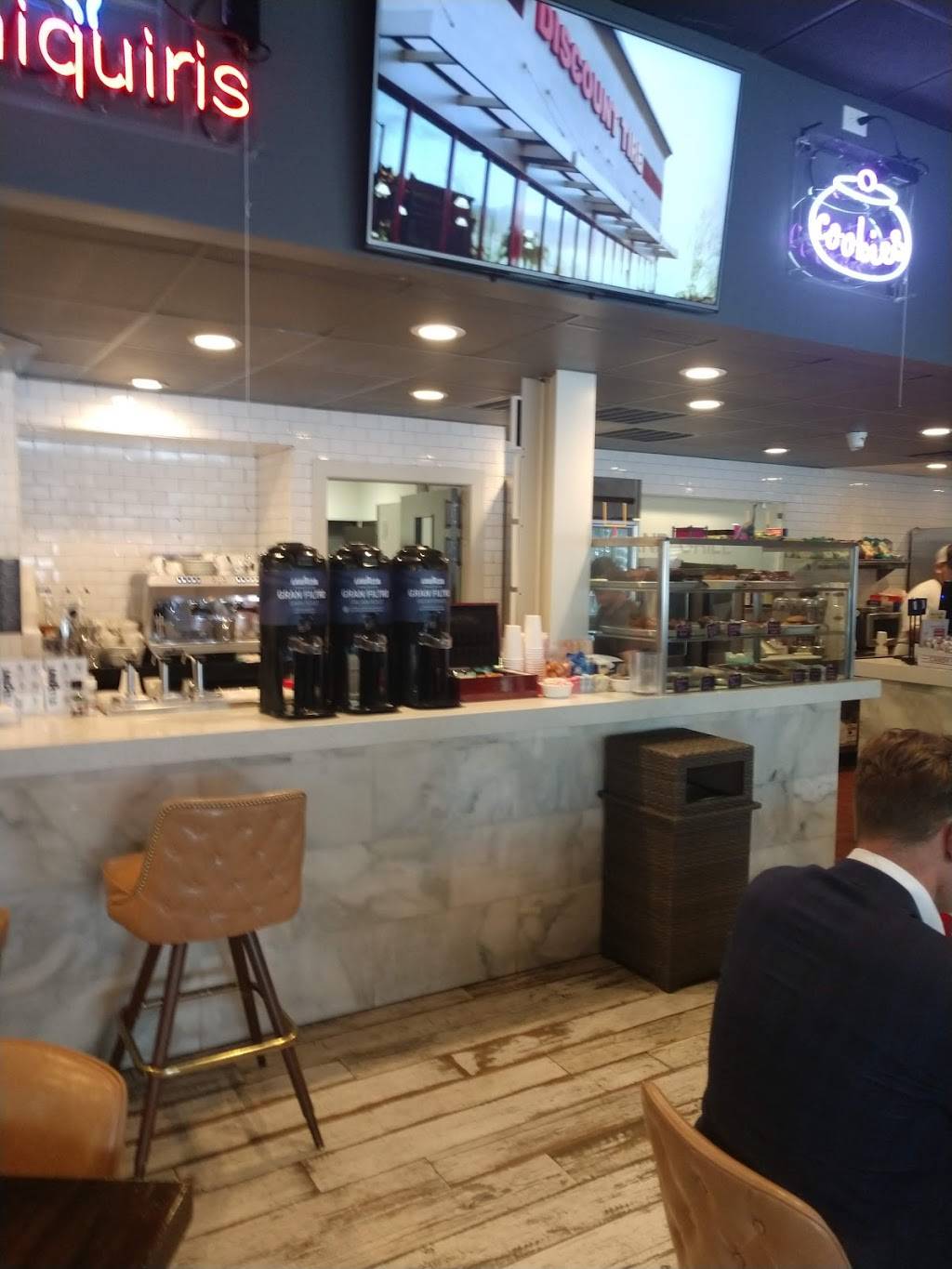 Island Grill | restaurant | 2365 Rice Boulevard, Houston, TX 77005, USA | 7135278070 OR +1 713-527-8070